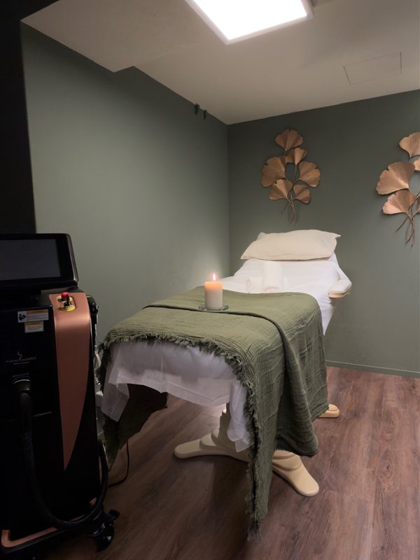 Cabina de tratamiento con decoración – Cuban Beauty Zürich